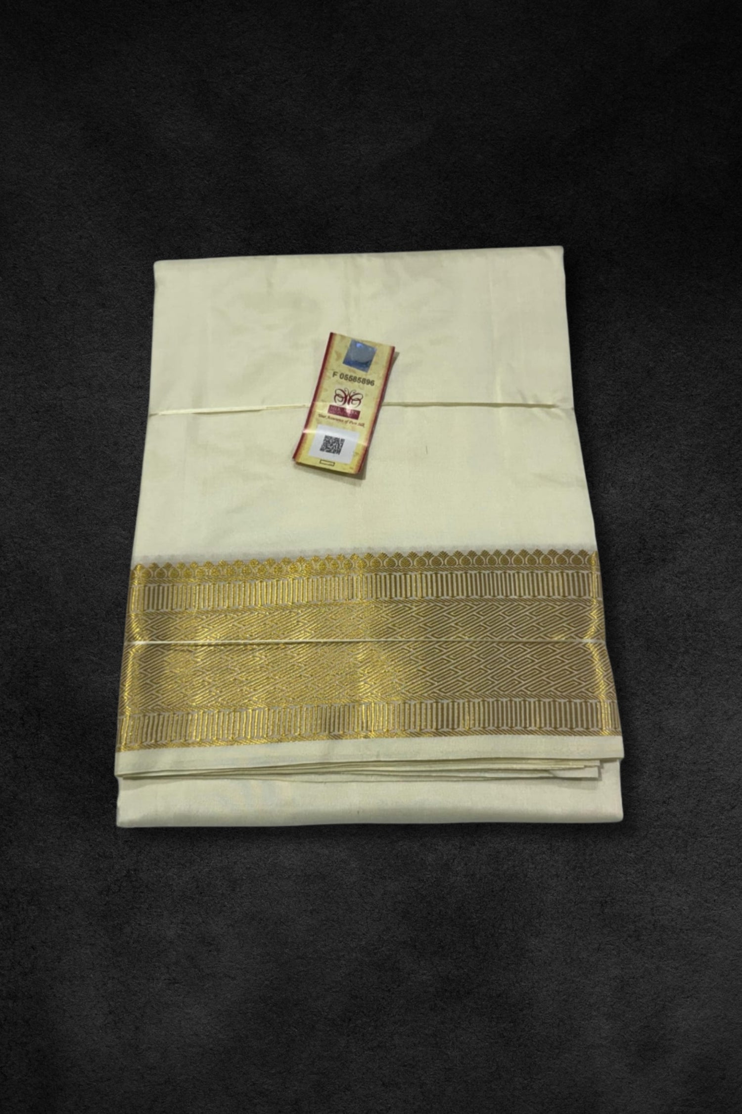 Premium Creamy White Vesti – Purity and Elegance Redefined