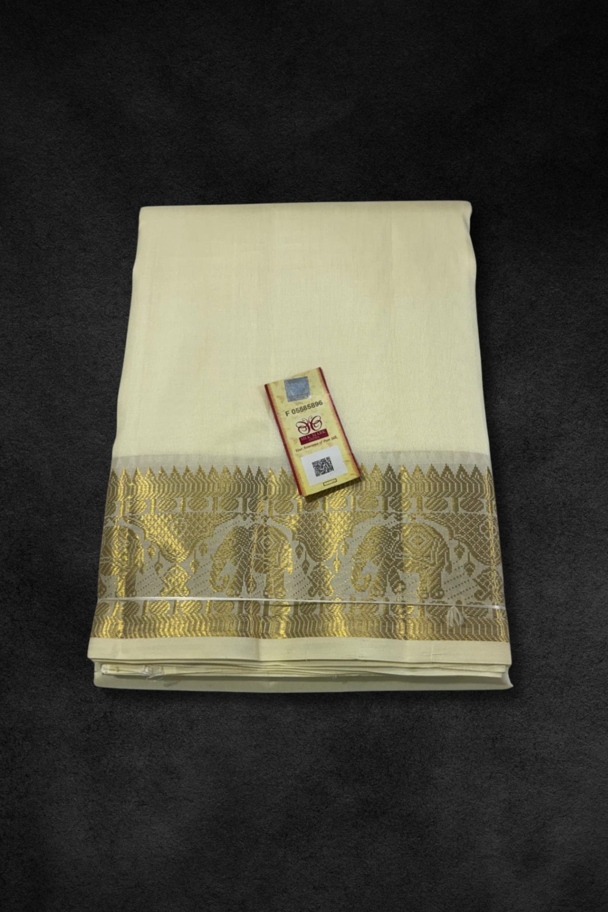 Classic White Vesti – Tradition Meets Sophistication