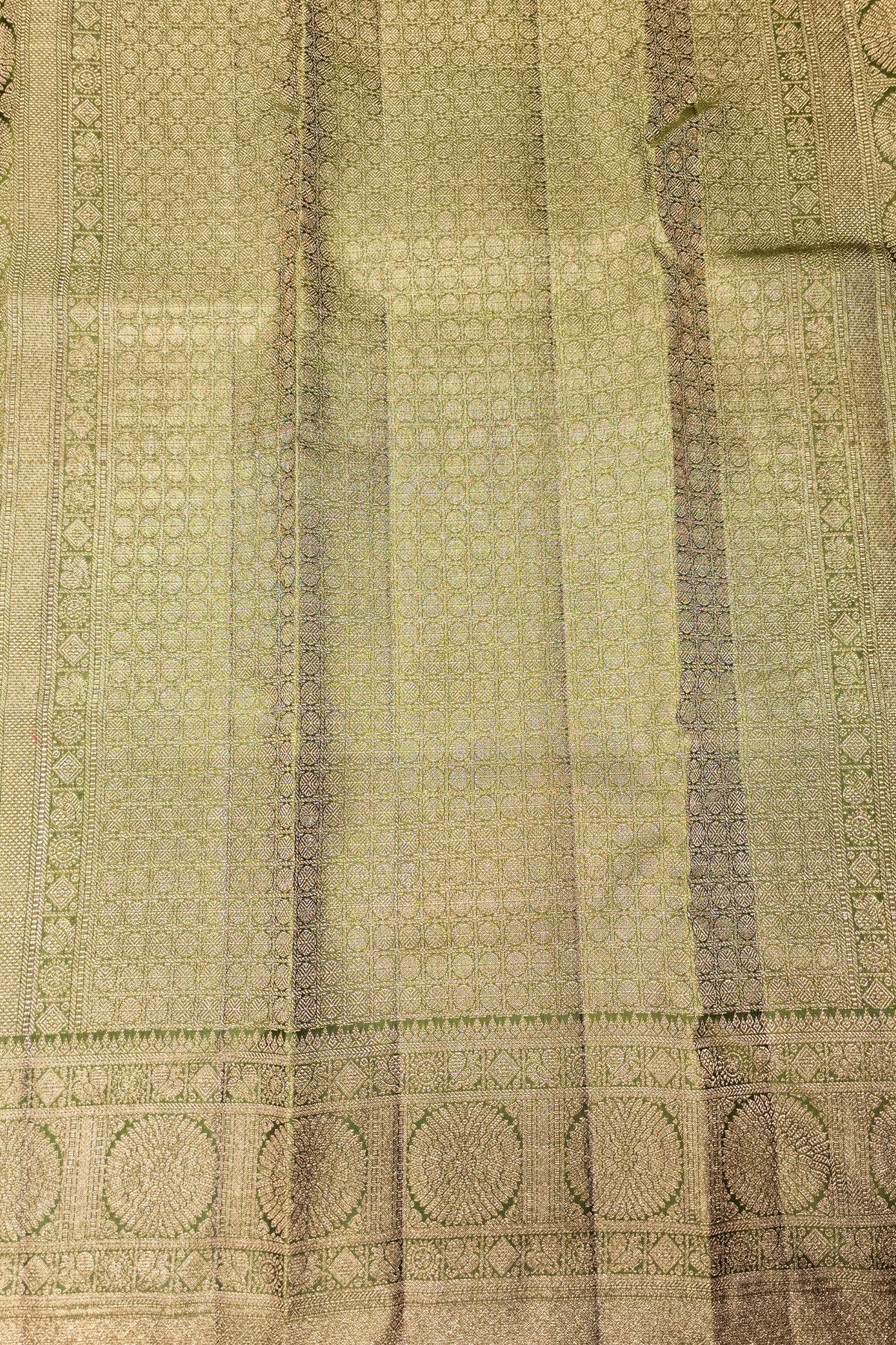 Elegant Green Kanchipuram Silk Saree – Traditional Handwoven Beauty