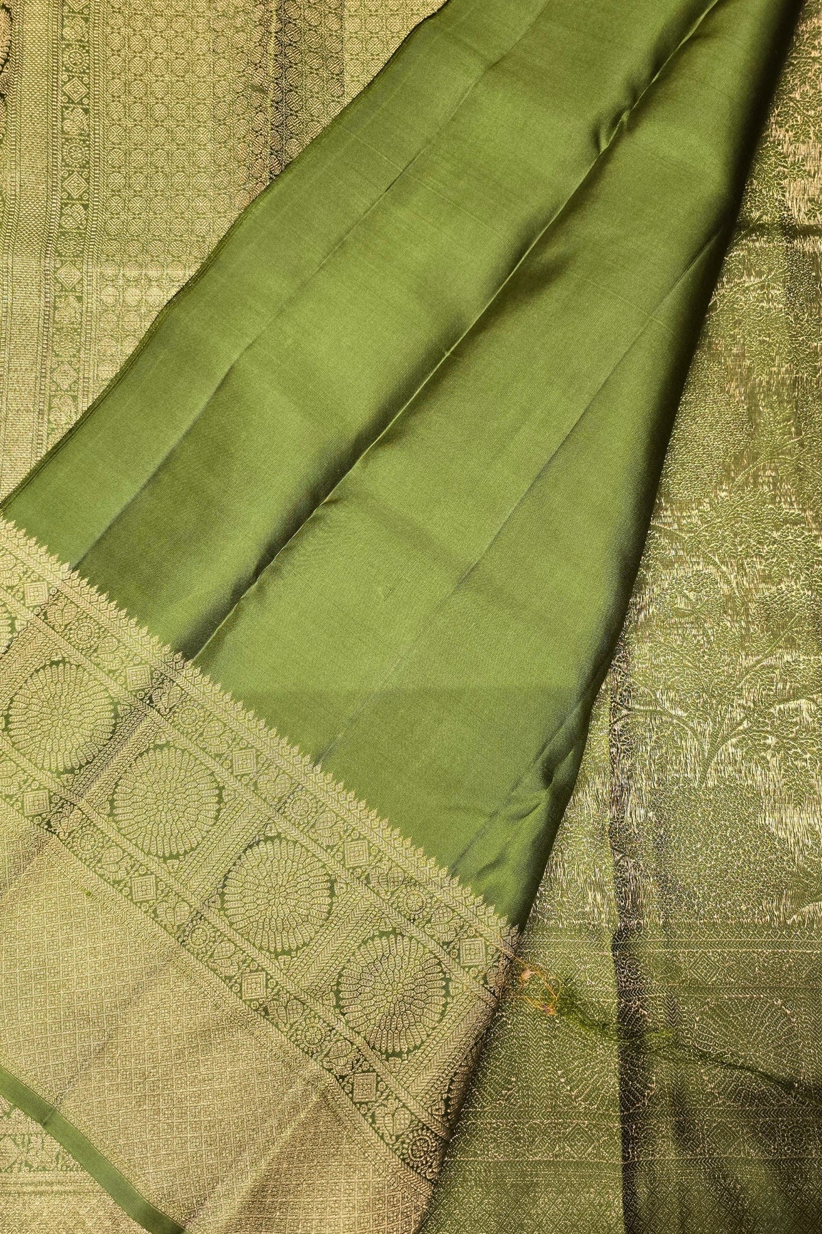 Elegant Green Kanchipuram Silk Saree – Traditional Handwoven Beauty