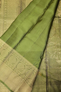 Elegant Green Kanchipuram Silk Saree – Traditional Handwoven Beauty