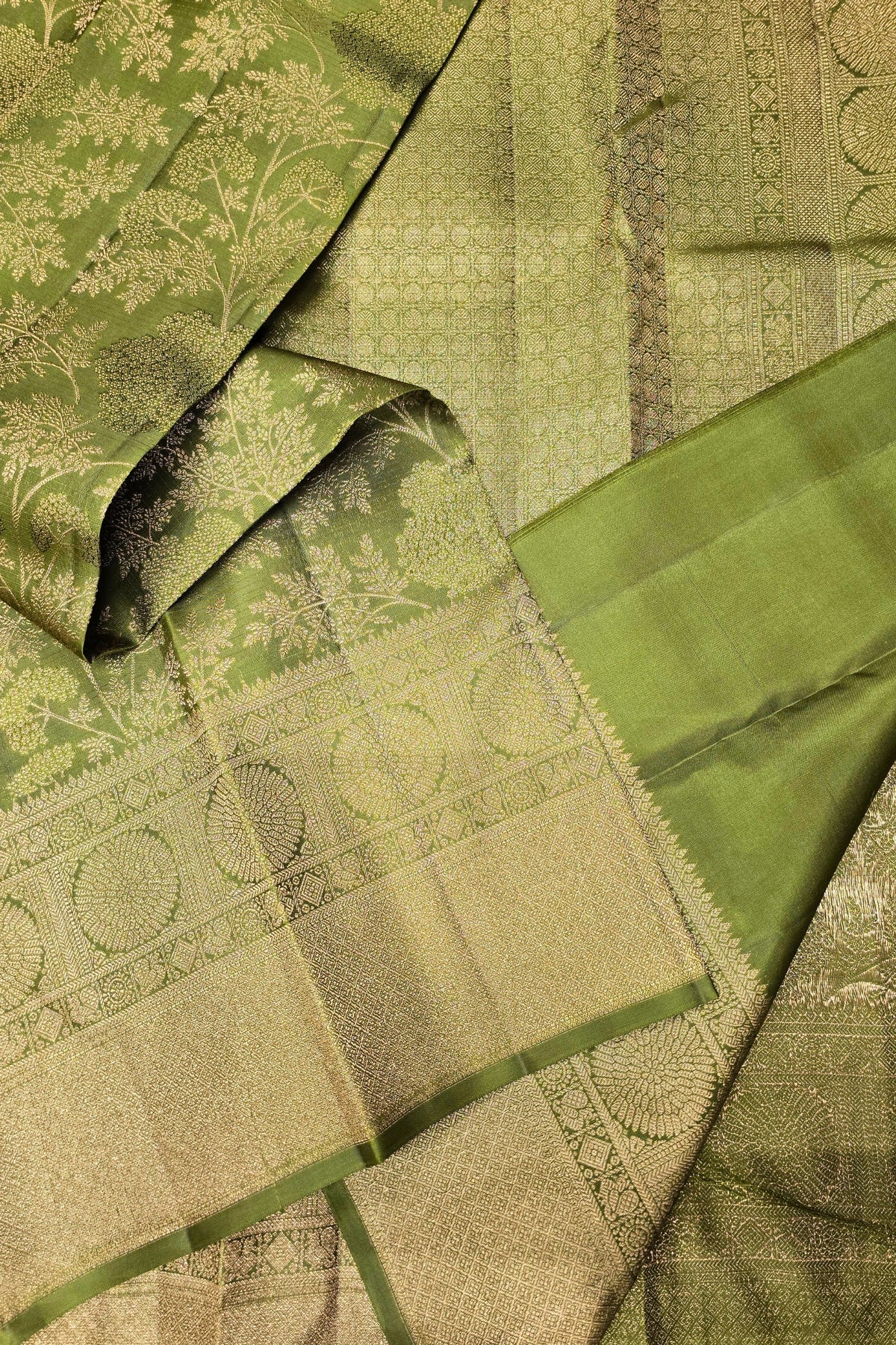 Elegant Green Kanchipuram Silk Saree – Traditional Handwoven Beauty