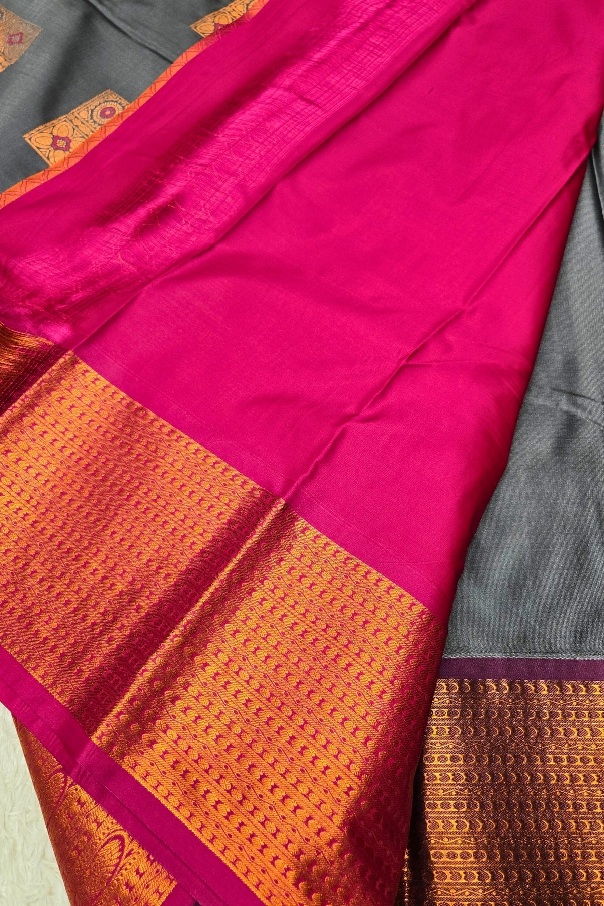 Elegant Dark Green Kanjipuram Silk Saree with Contrasting Pink Border