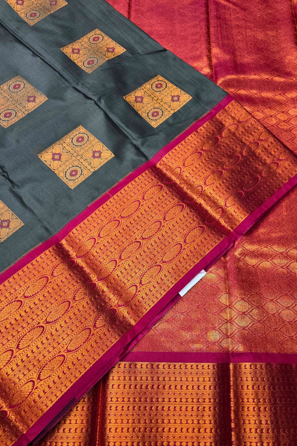 Elegant Dark Green Kanjipuram Silk Saree with Contrasting Pink Border
