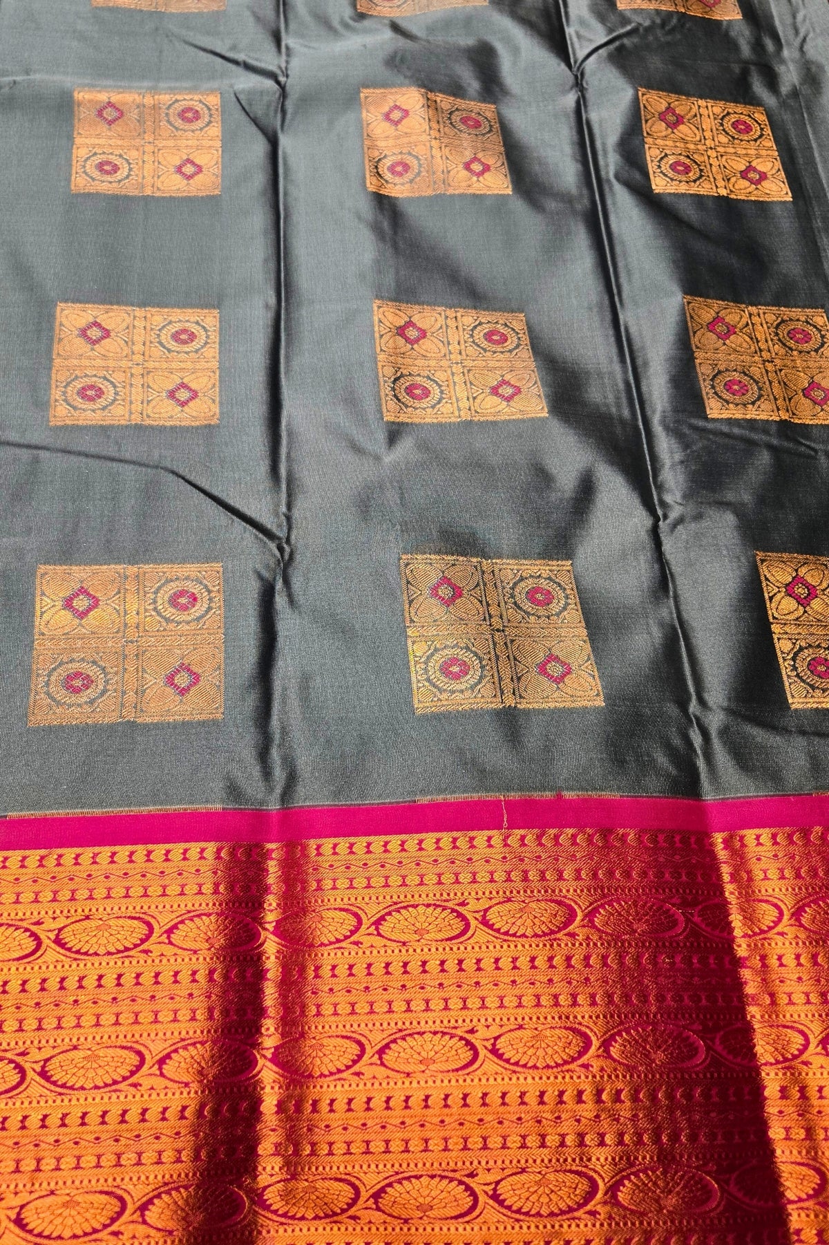 Elegant Dark Green Kanjipuram Silk Saree with Contrasting Pink Border