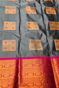 Elegant Dark Green Kanjipuram Silk Saree with Contrasting Pink Border