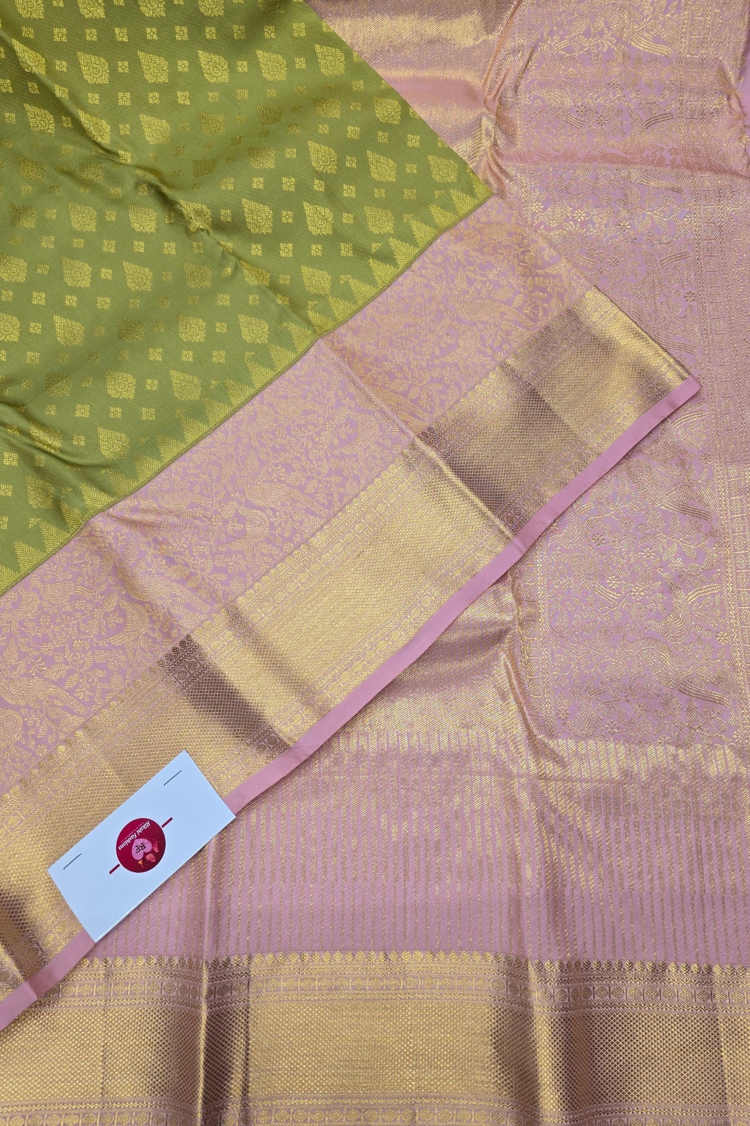 Elegant Green Kanchipuram Silk Saree with Vibrant Pink Border