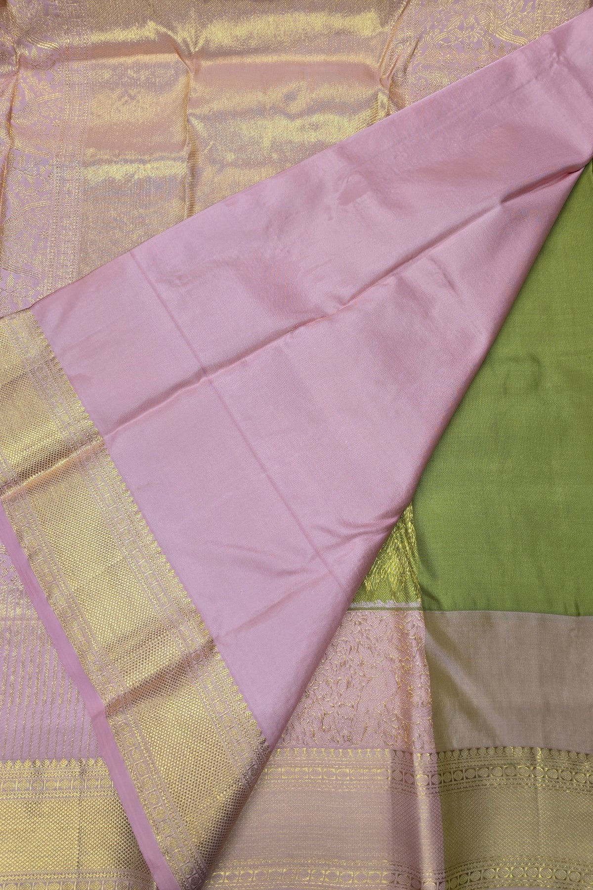 Elegant Green Kanchipuram Silk Saree with Vibrant Pink Border