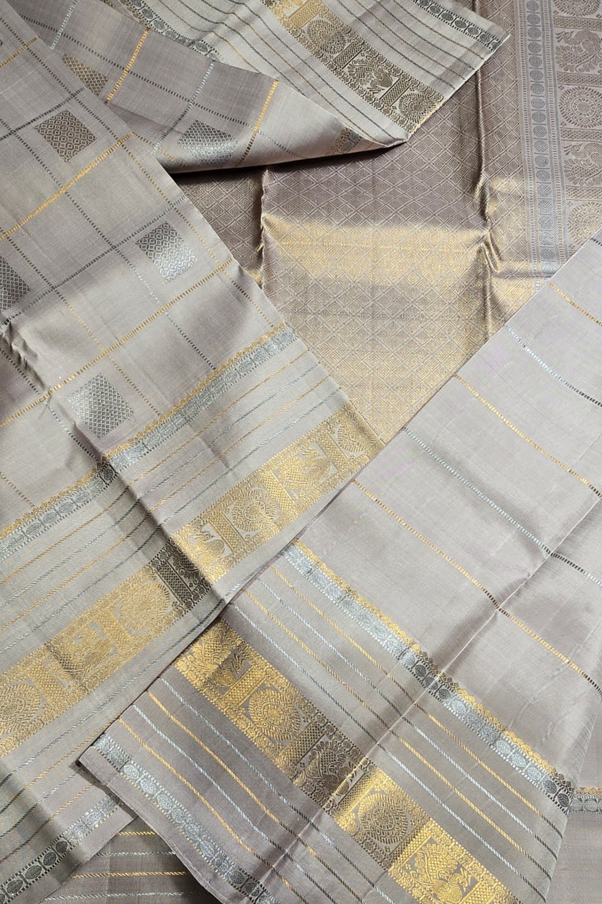Sophisticated Pastel Grey Kanchipuram Silk Saree with Elegant Charm