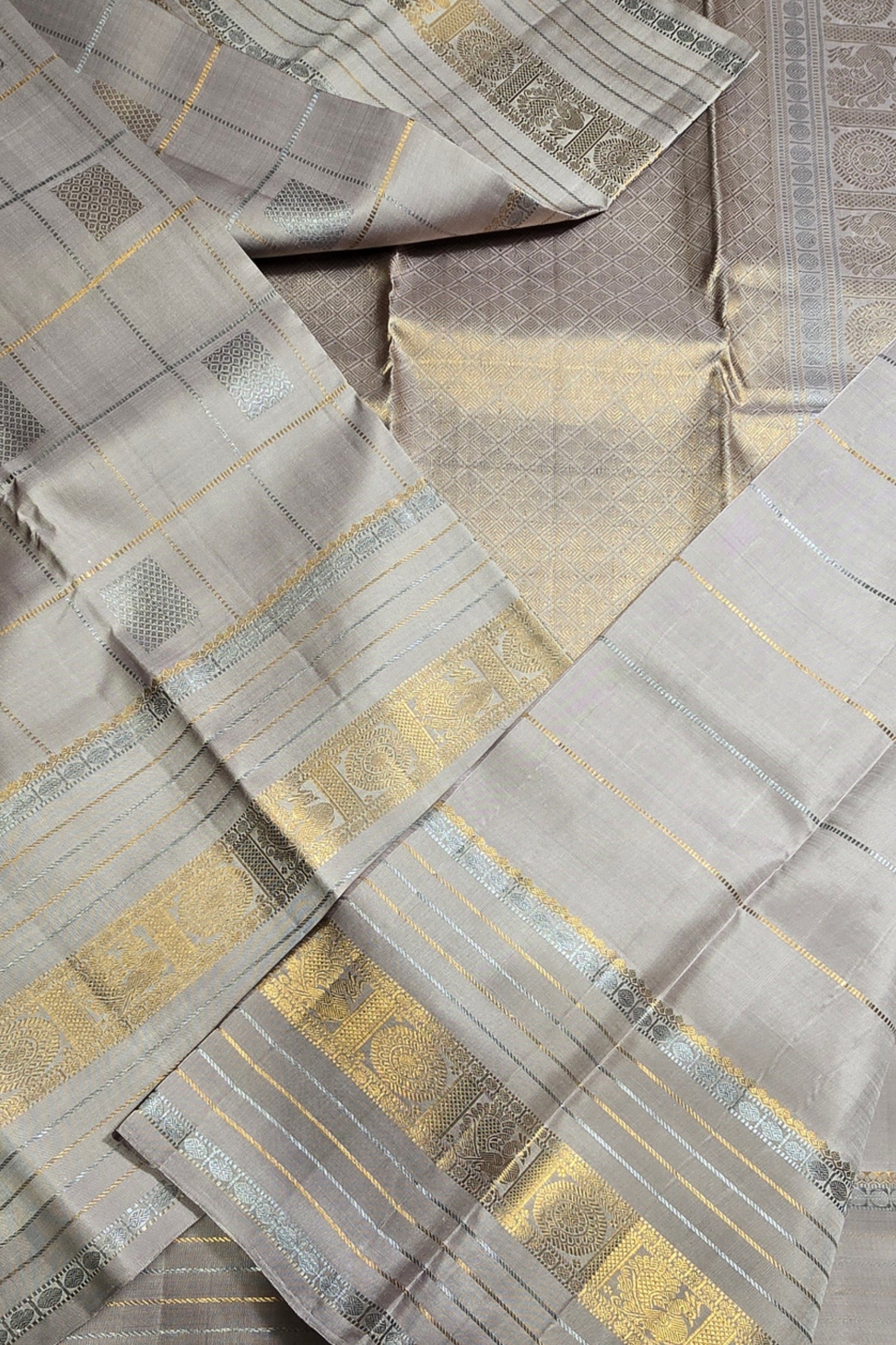 Sophisticated Pastel Grey Kanchipuram Silk Saree with Elegant Charm