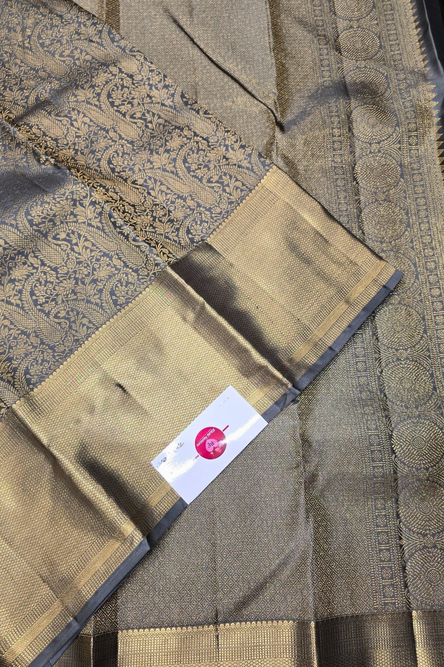 Elegant Pale Silver Kanchipuram Saree