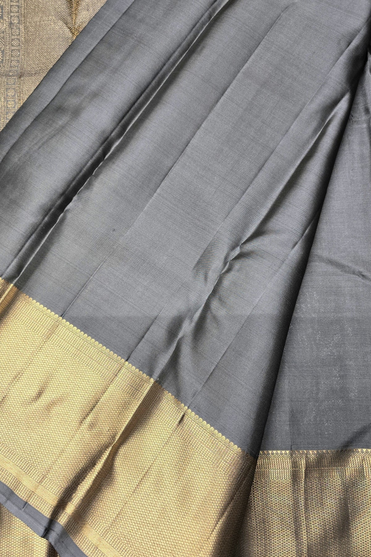 Elegant Pale Silver Kanchipuram Saree