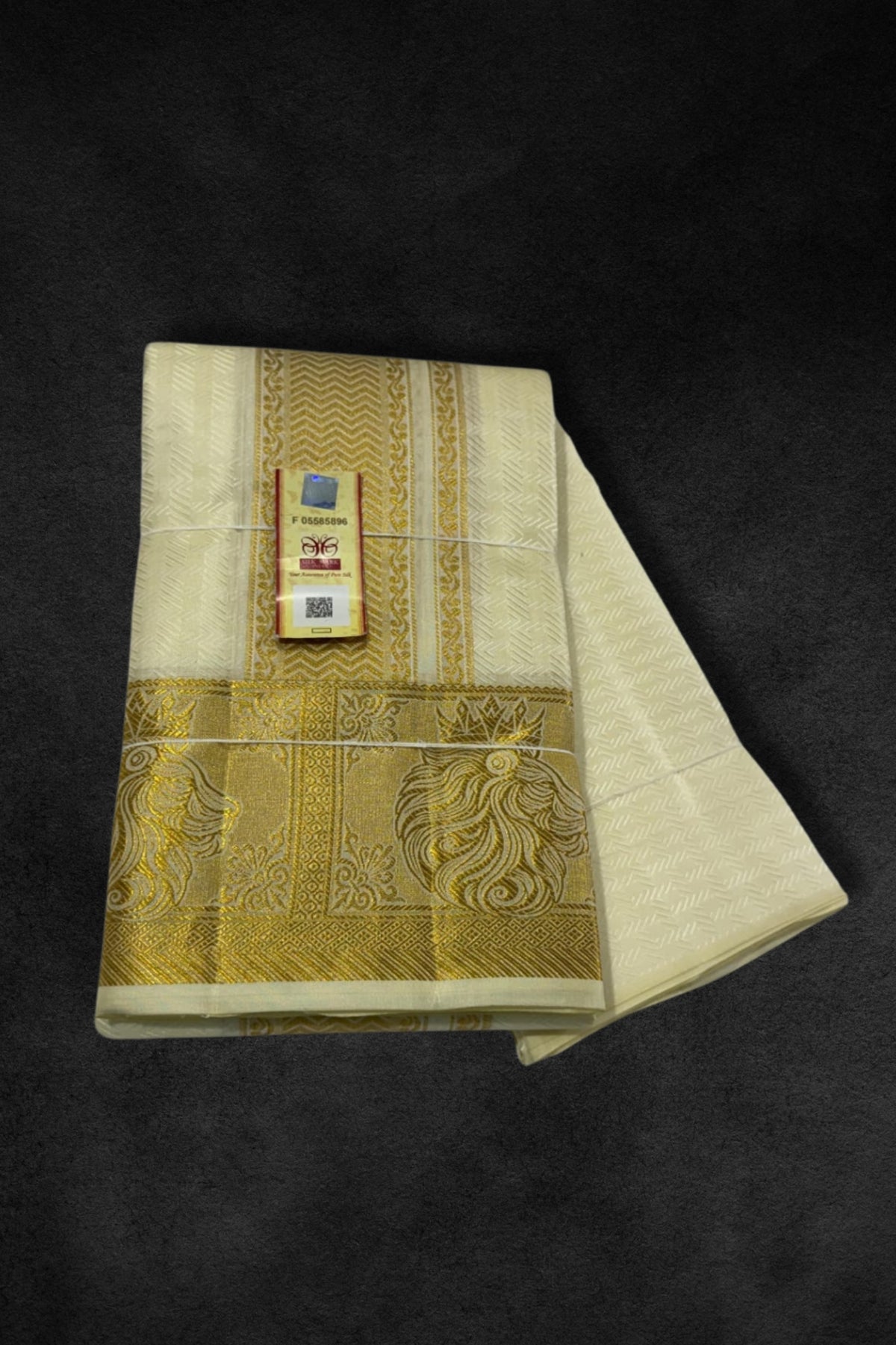 Creamy White Vesti with Zari Border – A Blend of Tradition and Luxury