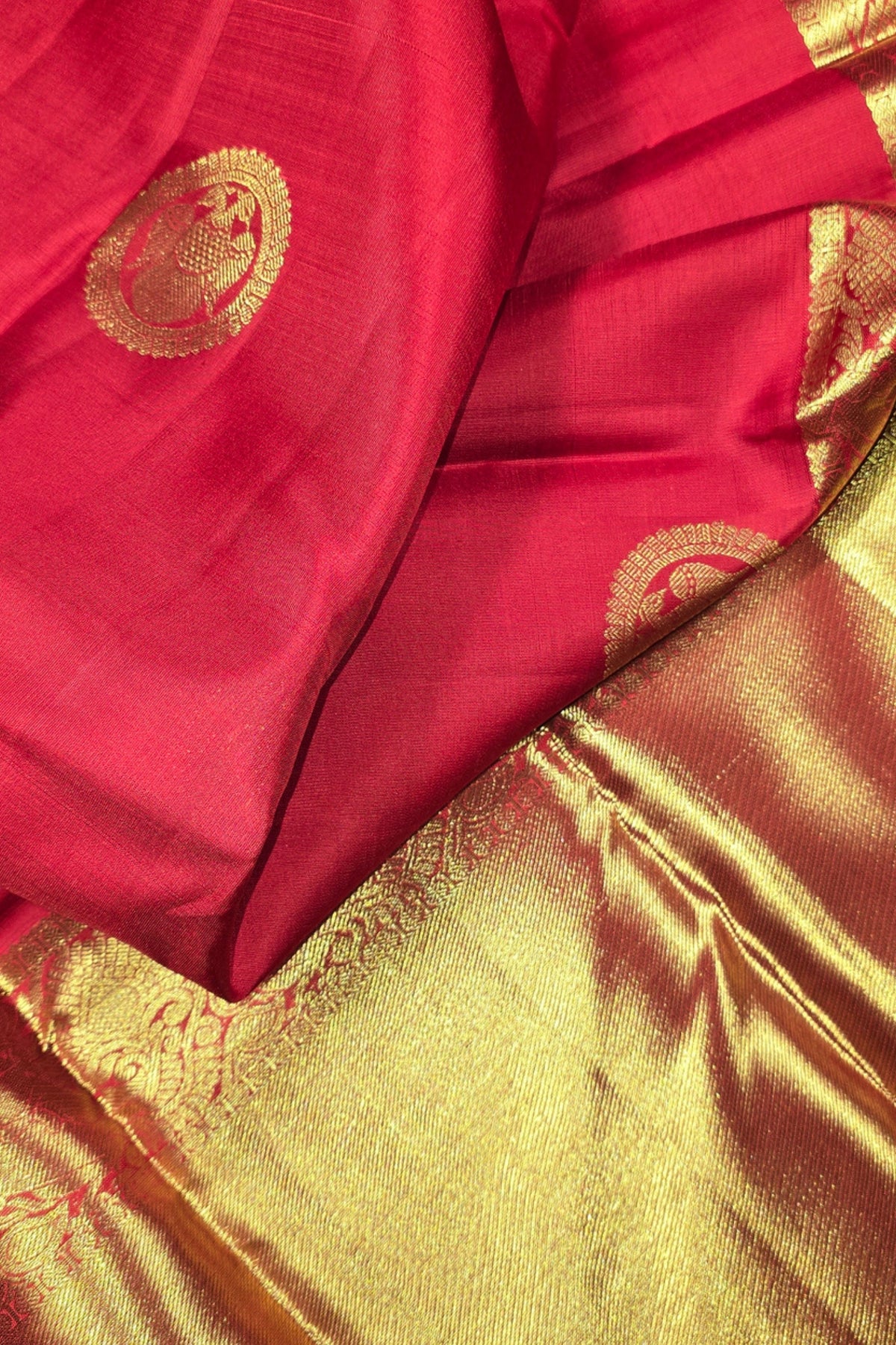 Radiant Red Kanchipuram Silk Saree with Gold Zari Elegance