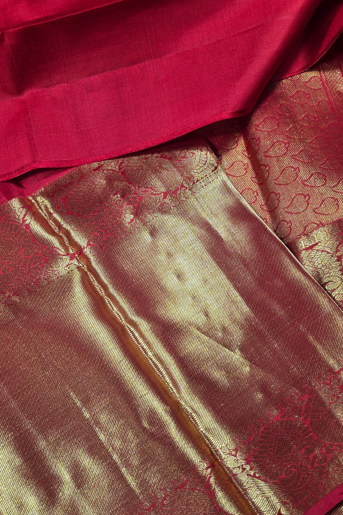 Radiant Red Kanchipuram Silk Saree with Gold Zari Elegance