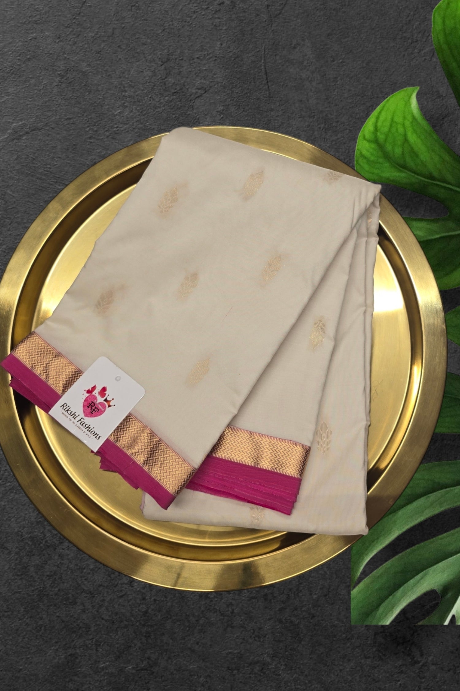 Sandal With Red Semi Kanchi Slik Saree