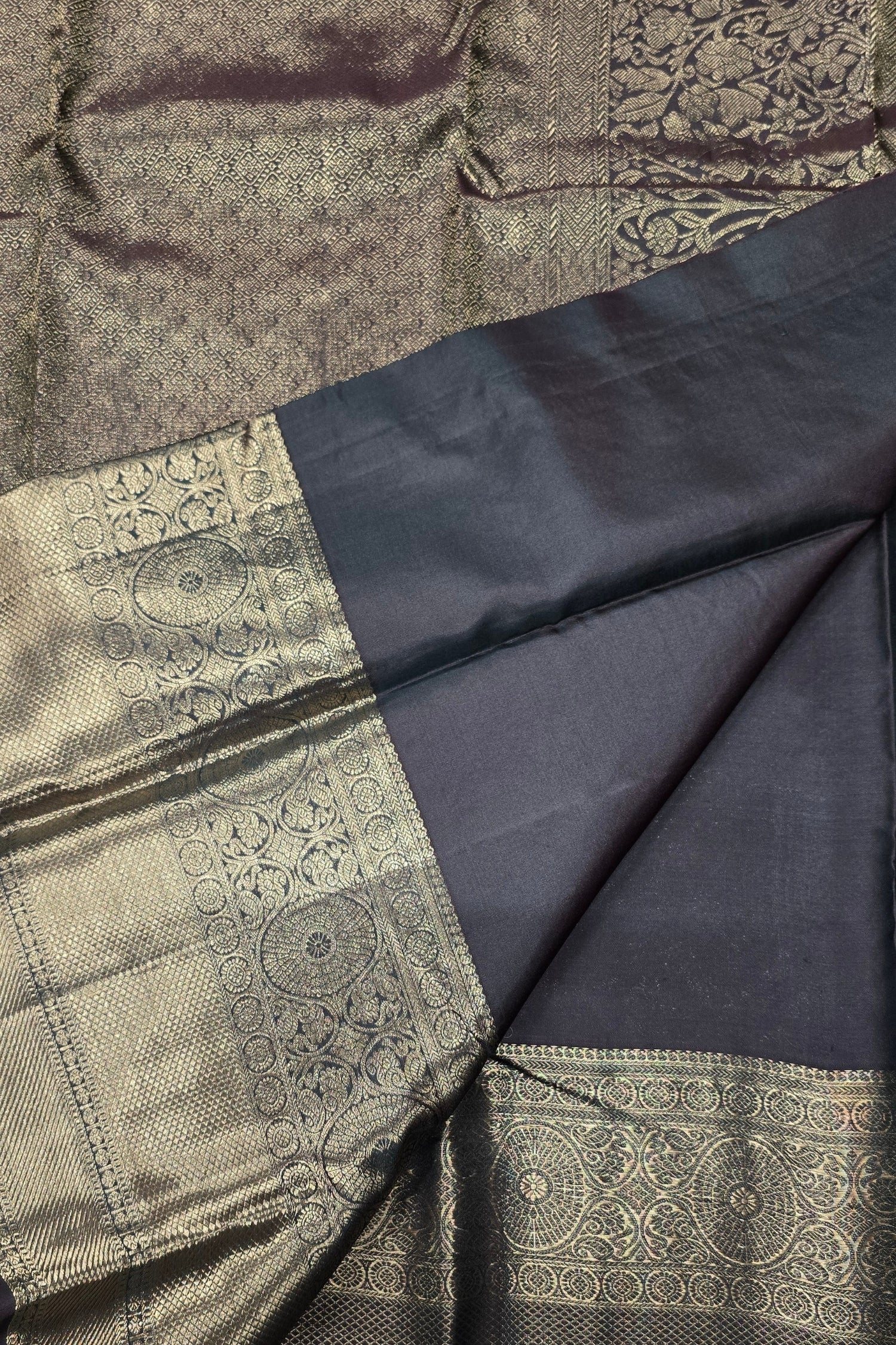 Grey & Black Zigzag Pattern Kanchipuram Silk Saree – Contemporary & Stylish