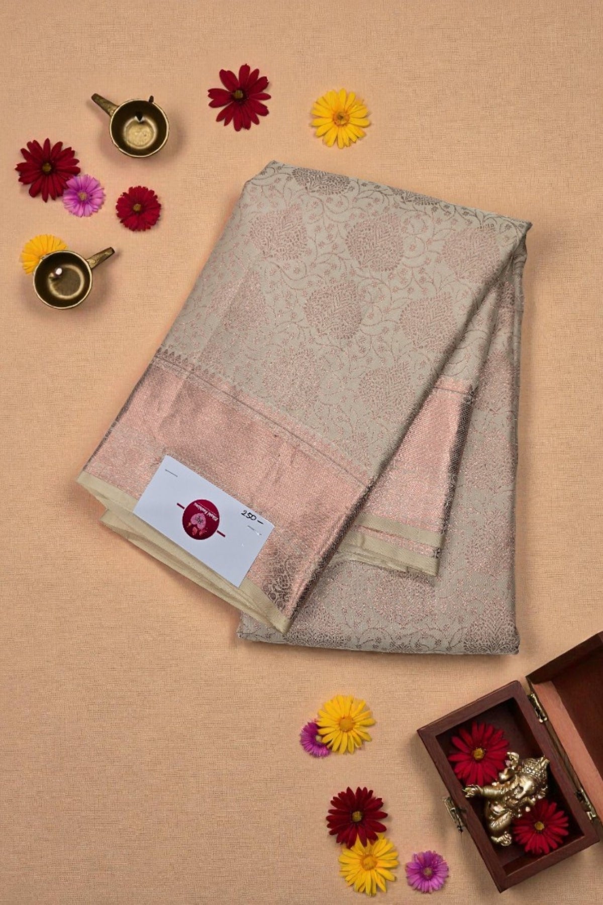 Silver Grulla Kanchipuram Silk Saree with Gold Border – Elegant & Timeless