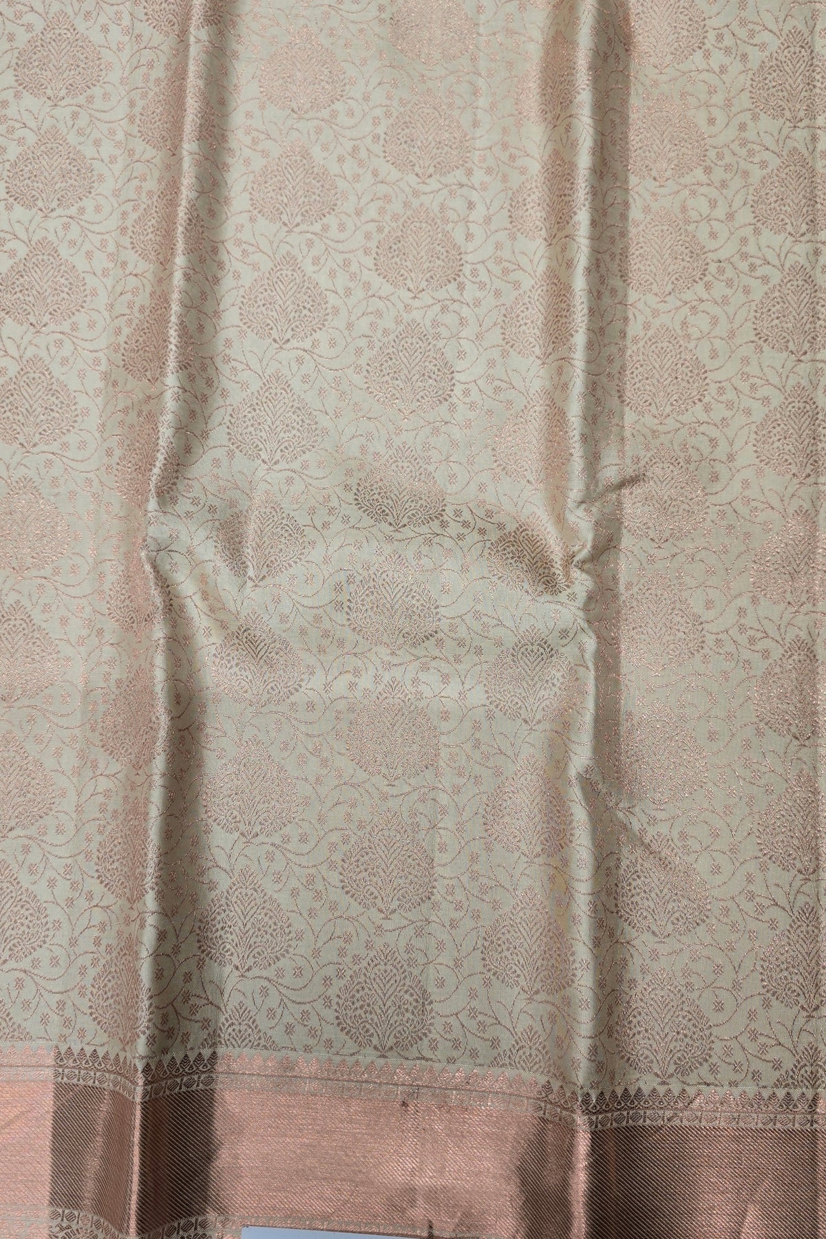 Silver Grulla Kanchipuram Silk Saree with Gold Border – Elegant & Timeless