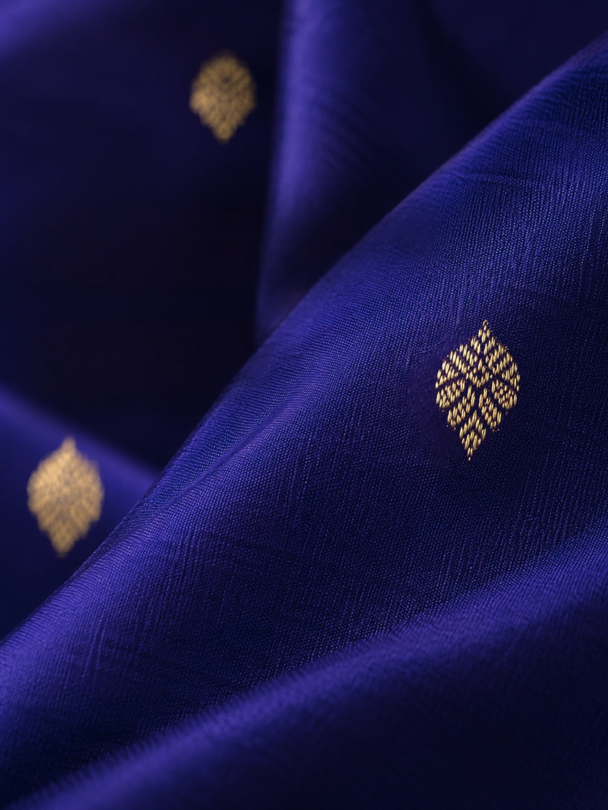 Royal Blue and Mulberry Pink Silk Saree – A Striking Colour Symphony