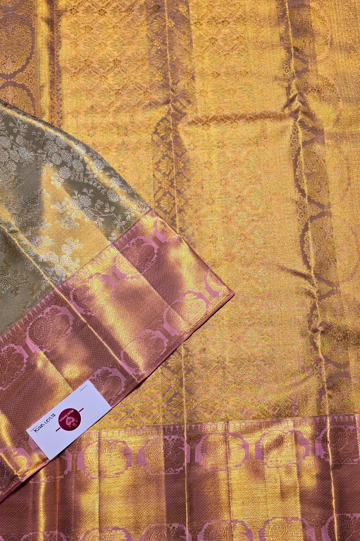 Golden Radiance with Blush Pink – Kanchipuram Silk Saree of Graceful Splendor