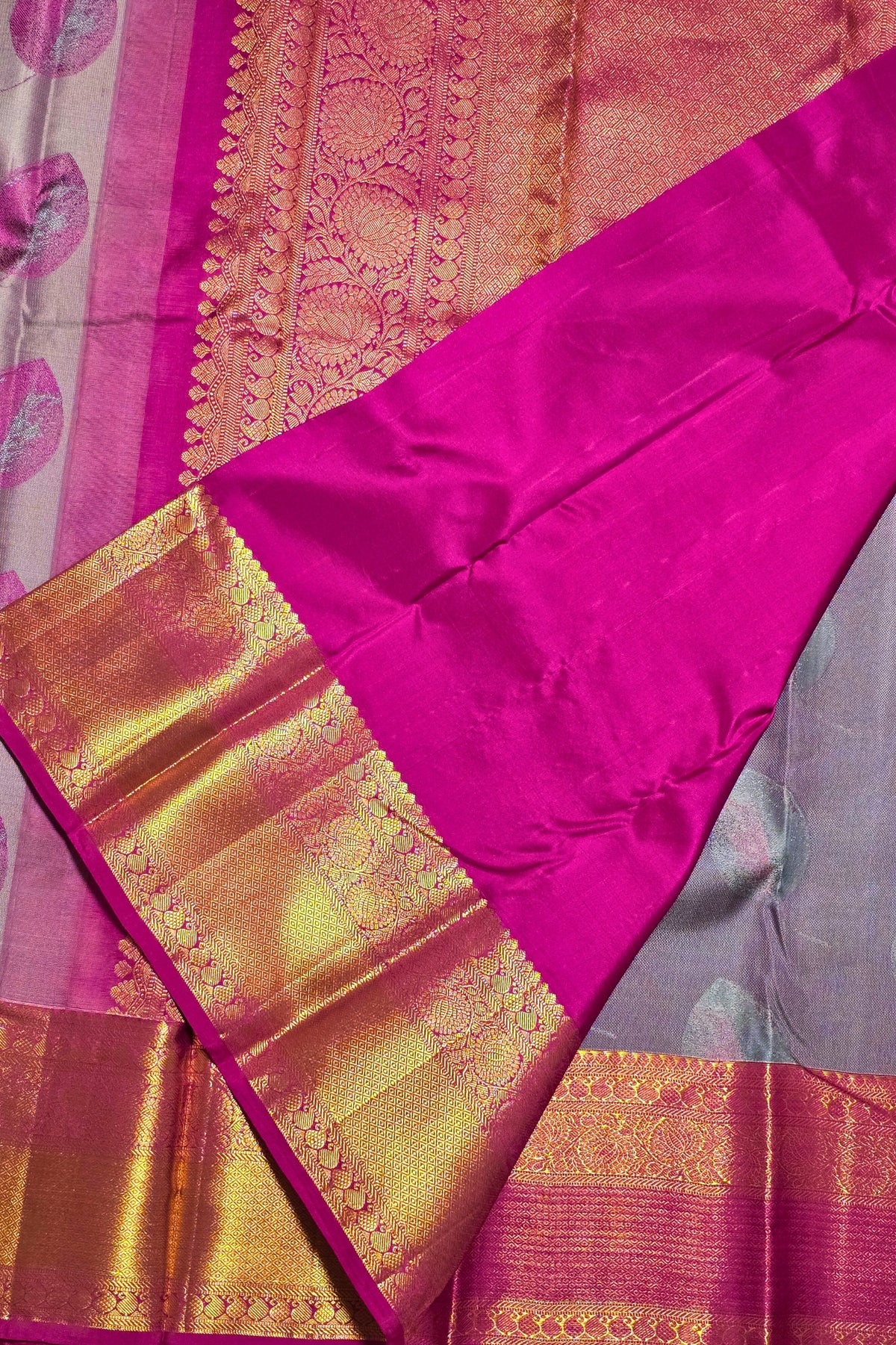 Delicate Lavender Kanchipuram Silk Saree with Pink Leaf Motif Design