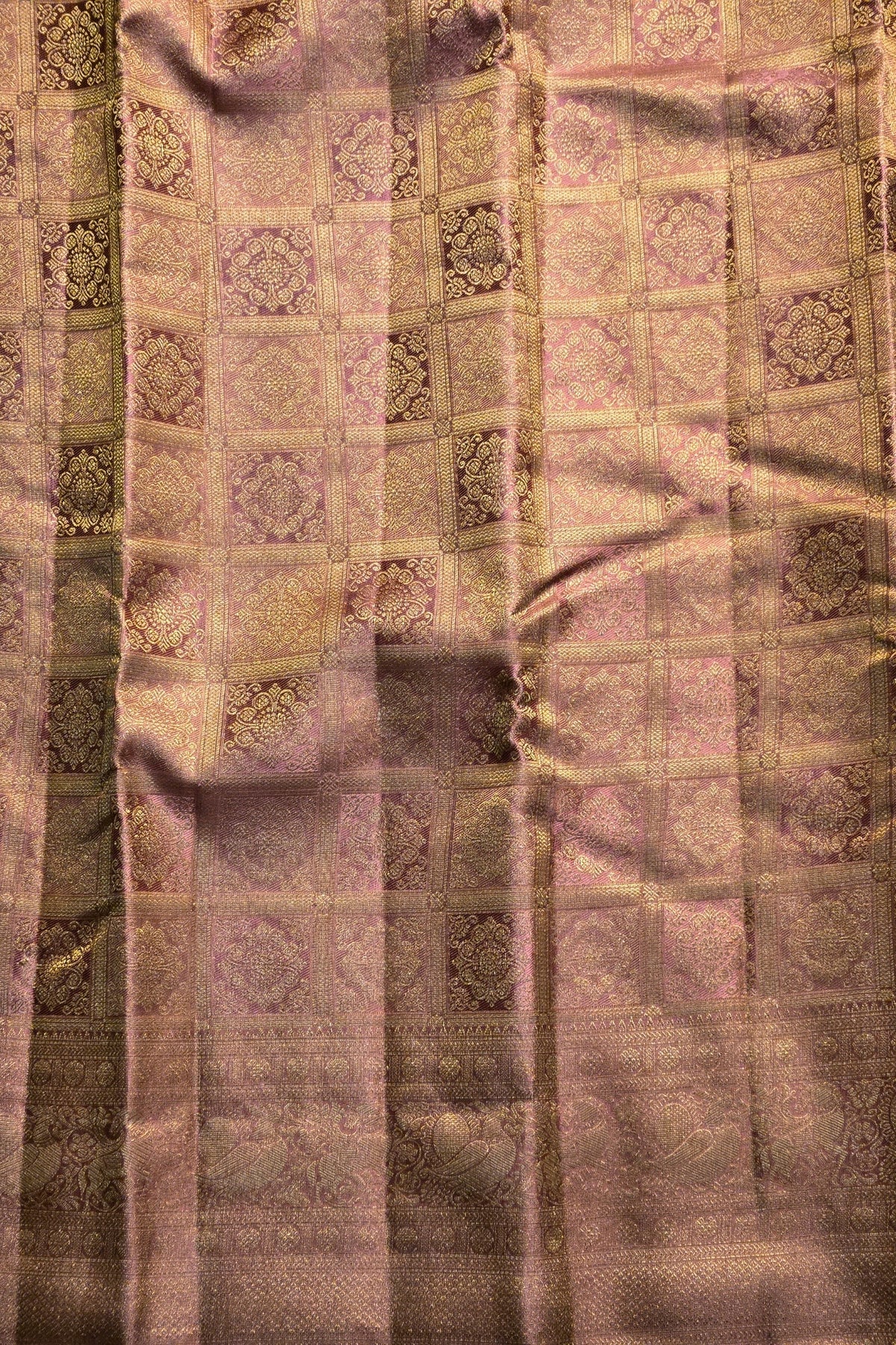 Elegant Pink Kanchipuram Silk Saree with Delicate Zari Detailing
