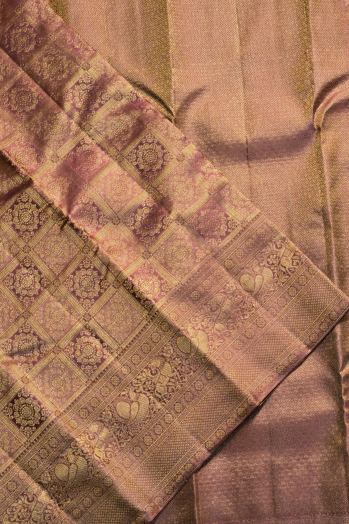 Elegant Pink Kanchipuram Silk Saree with Delicate Zari Detailing